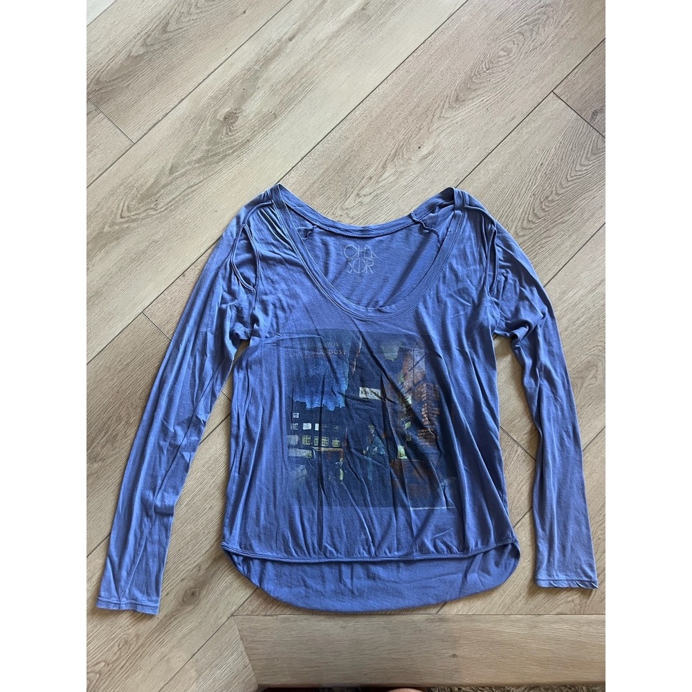 Chaser Graphic Long Sleeve Top Blue Artsy Street Scene Women's Size Small - Picture 2 of 6